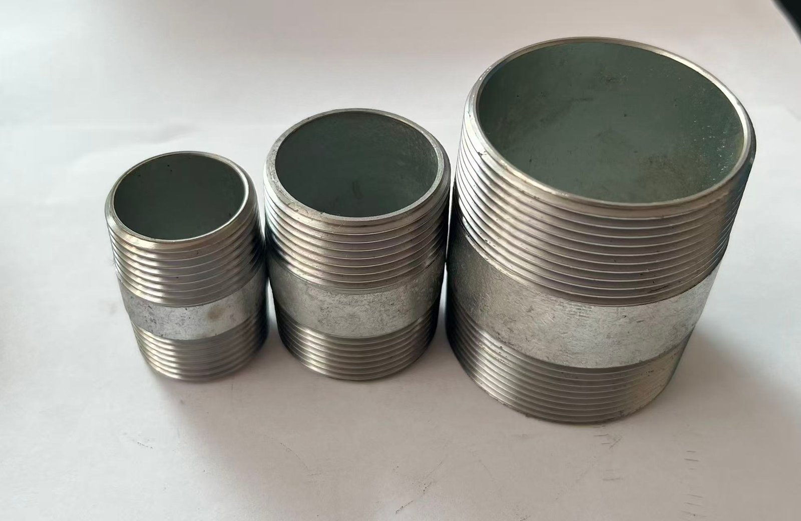 Threaded pipe nipple details